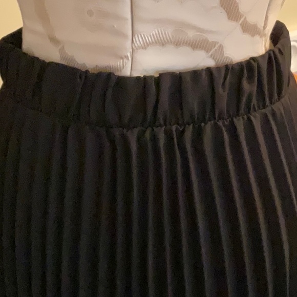 NEW LOOK black pleated midi skirt size 2 petite - Picture 6 of 7